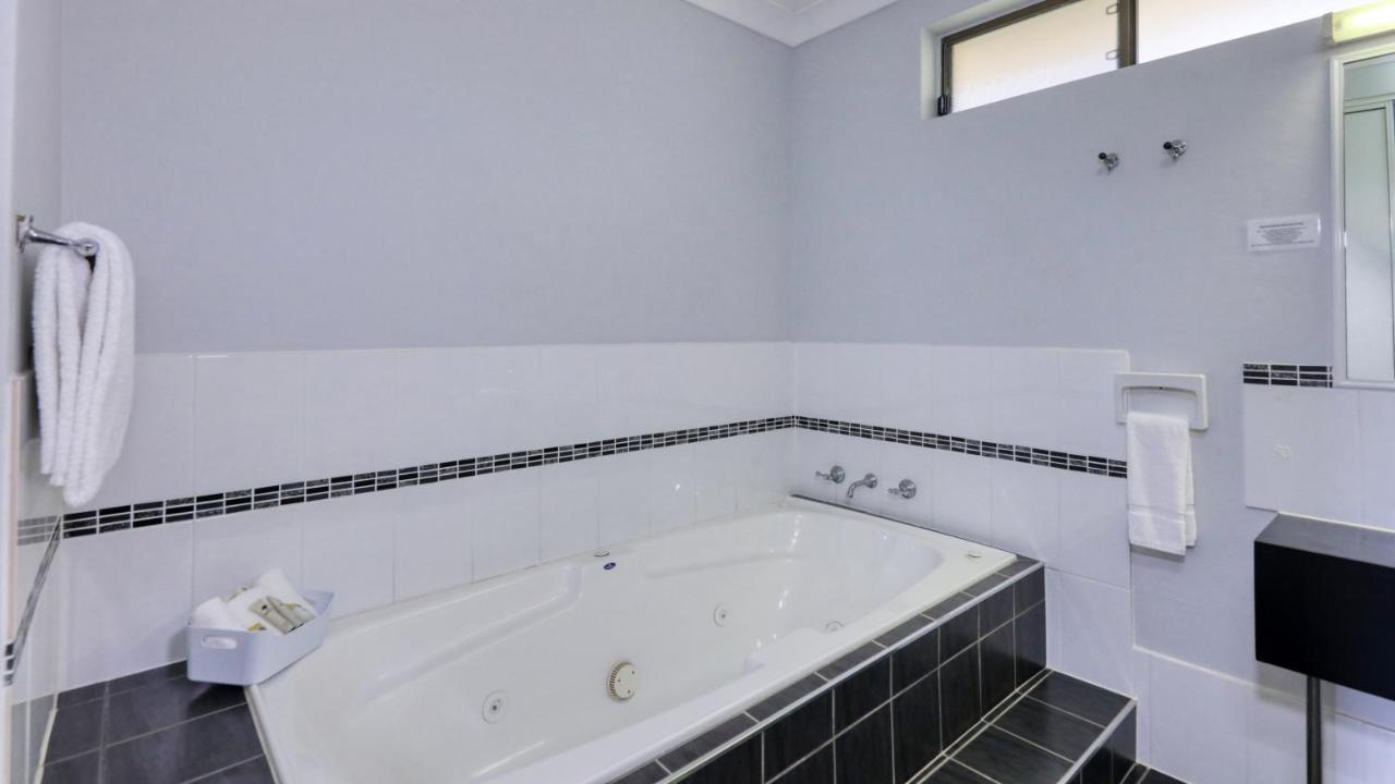 Kempsey Powerhouse Motel Bagian luar foto